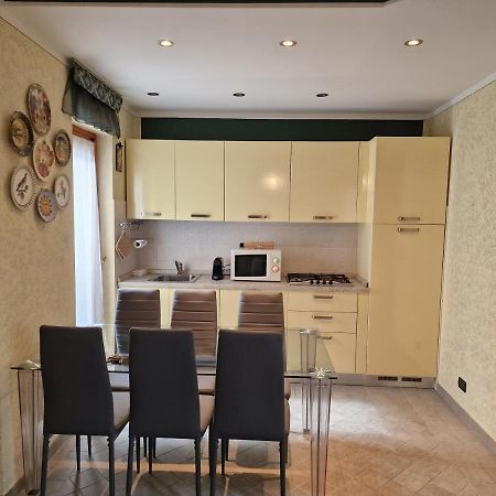 Casa Vittoria Sirmione Punta Gro Con Piscina Lägenhet Exteriör bild