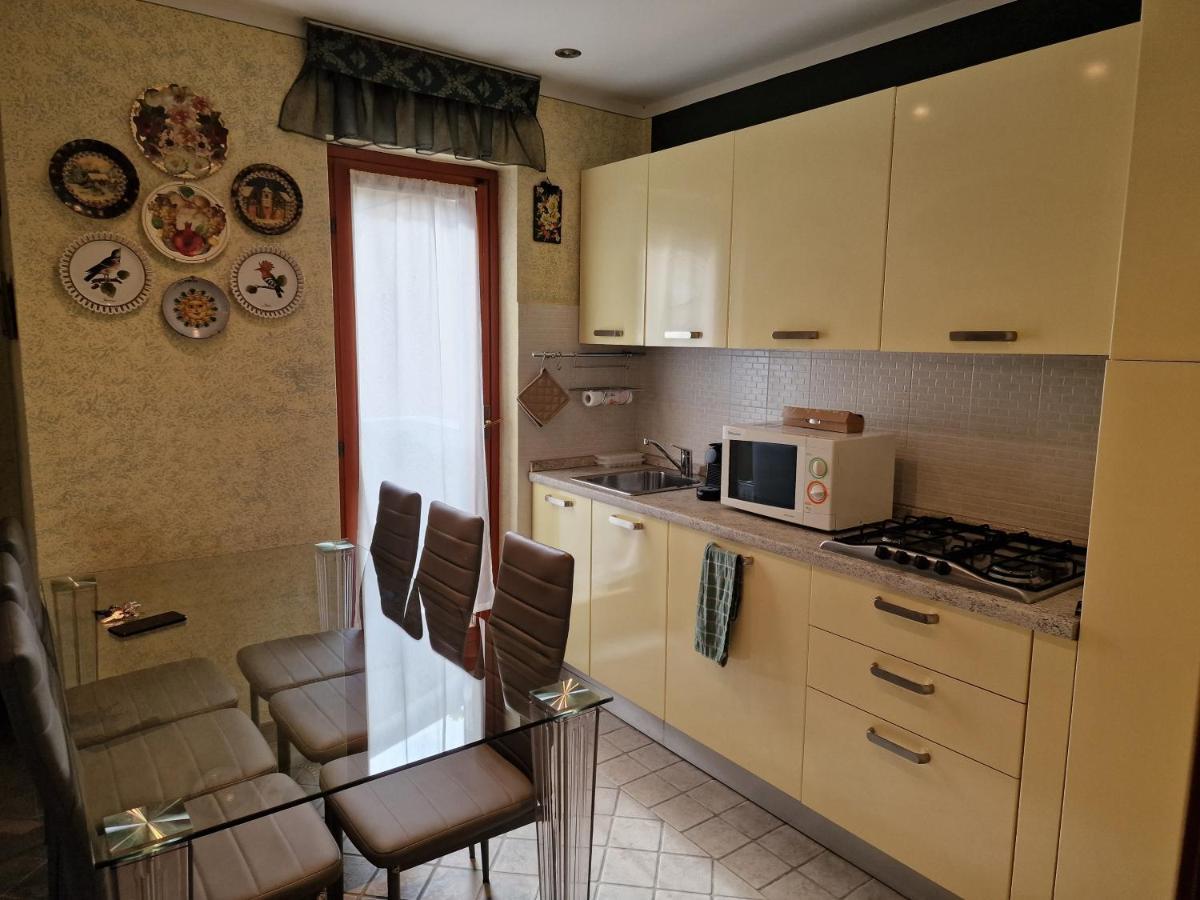 Casa Vittoria Sirmione Punta Gro Con Piscina Lägenhet Exteriör bild