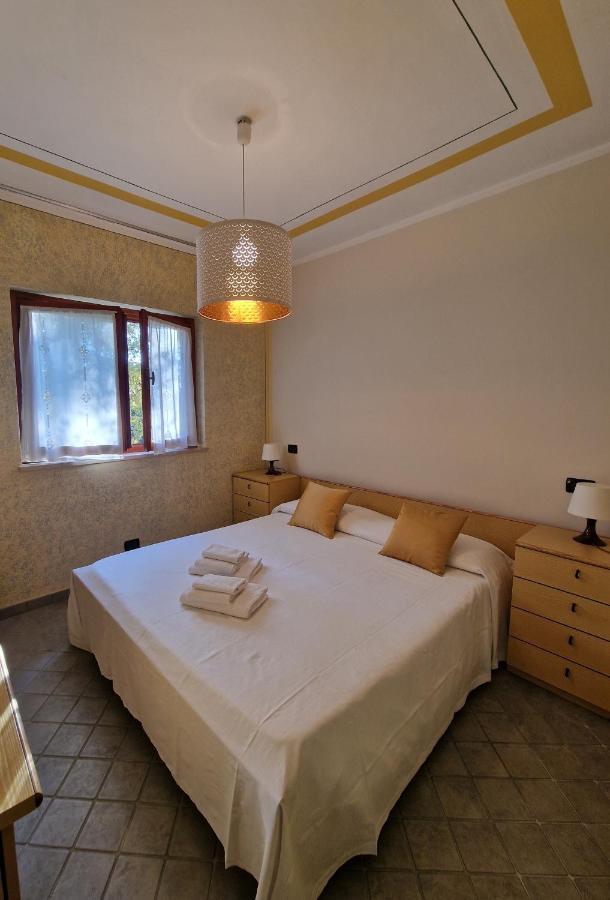 Casa Vittoria Sirmione Punta Gro Con Piscina Lägenhet Exteriör bild