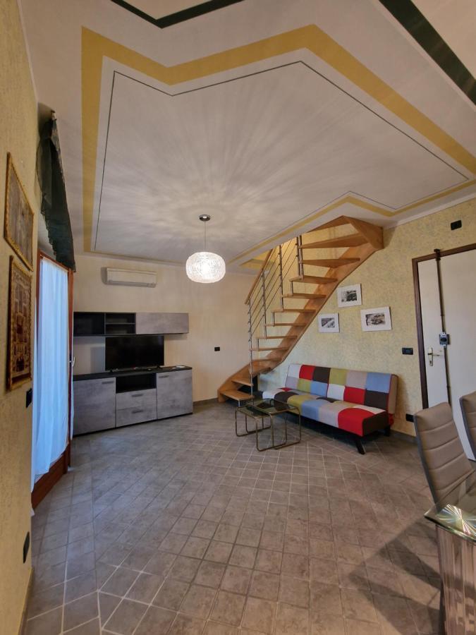 Casa Vittoria Sirmione Punta Gro Con Piscina Lägenhet Exteriör bild