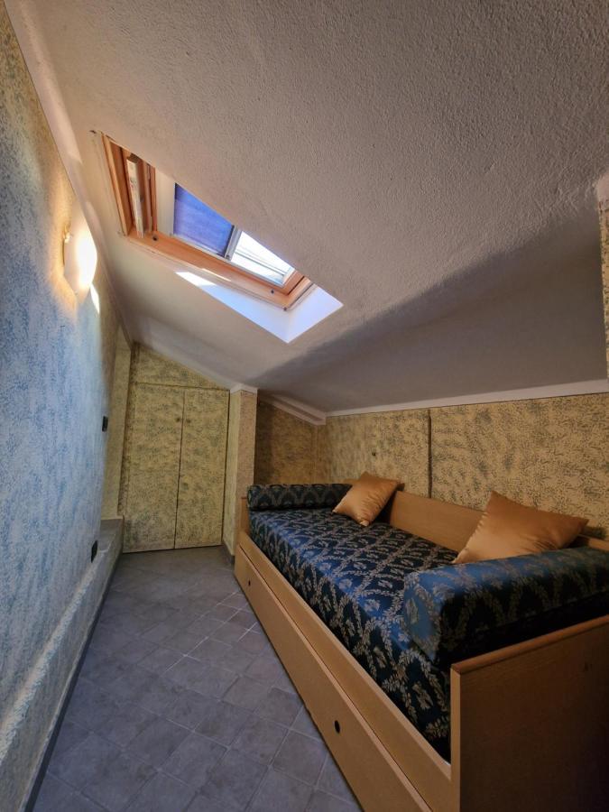 Casa Vittoria Sirmione Punta Gro Con Piscina Lägenhet Exteriör bild